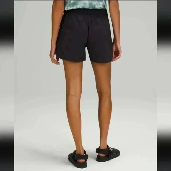 Lululemon Choose a Side Reversible Super-High Rise Short 4" Black / Graphite - Picture 3 of 8